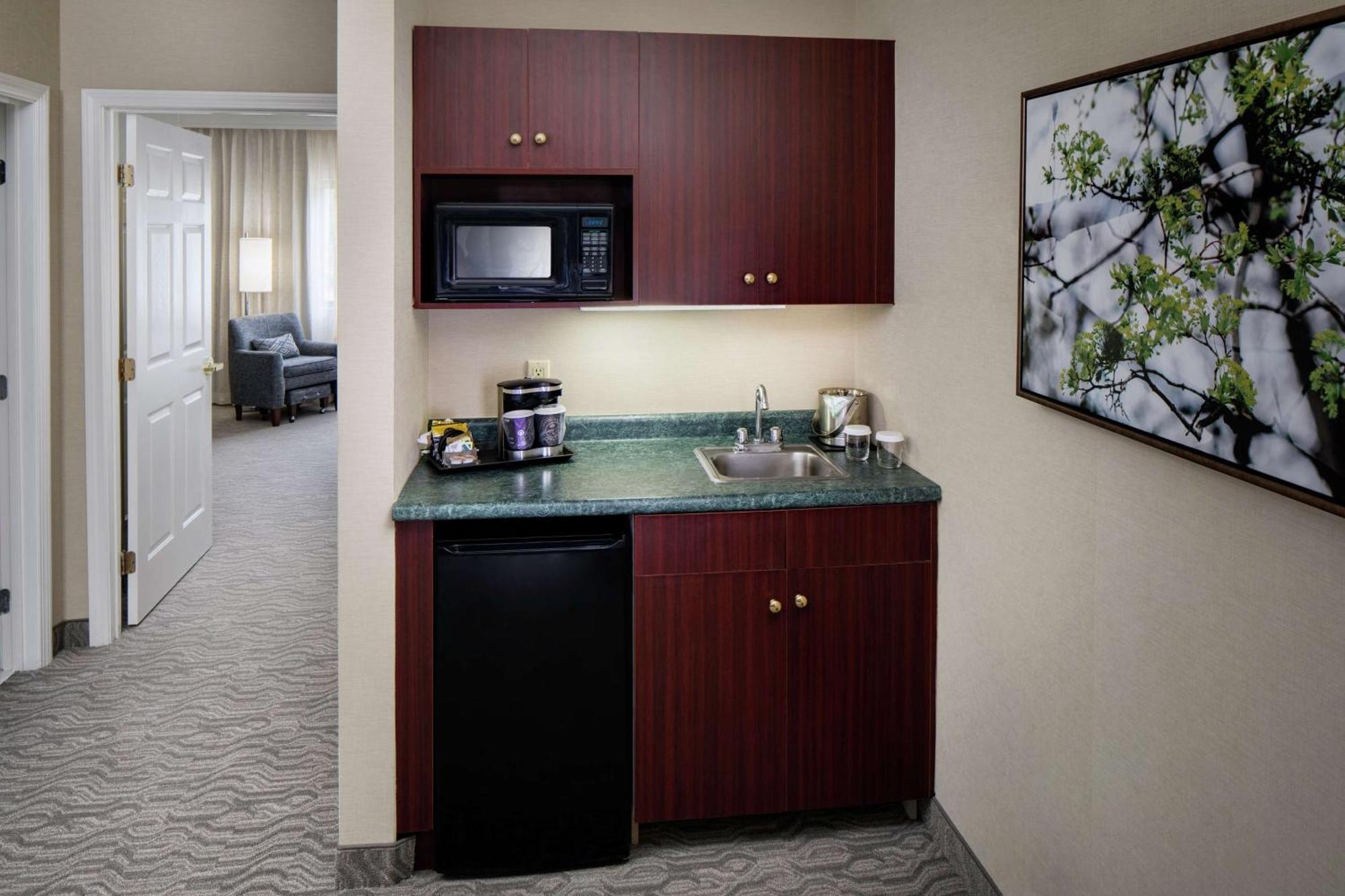 Doubletree By Hilton Nashua Hotel Bagian luar foto